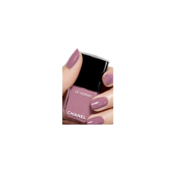 3145891597394-chanel-le-vernis-739-mirage-hand.png