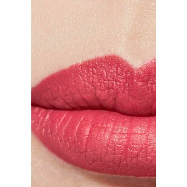 3145891624304-4-chanel-rouge-allure-velvet-43-la-favorite-3,5-g.jpg