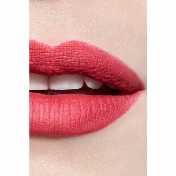 3145891624304-6-chanel-rouge-allure-velvet-43-la-favorite-3,5-g.jpg